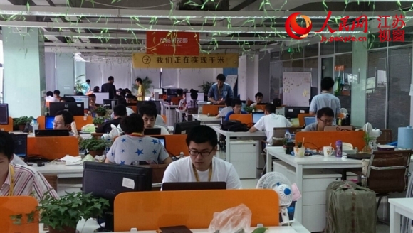 在南京市雨花区软件谷办公的千米网技术研发团队